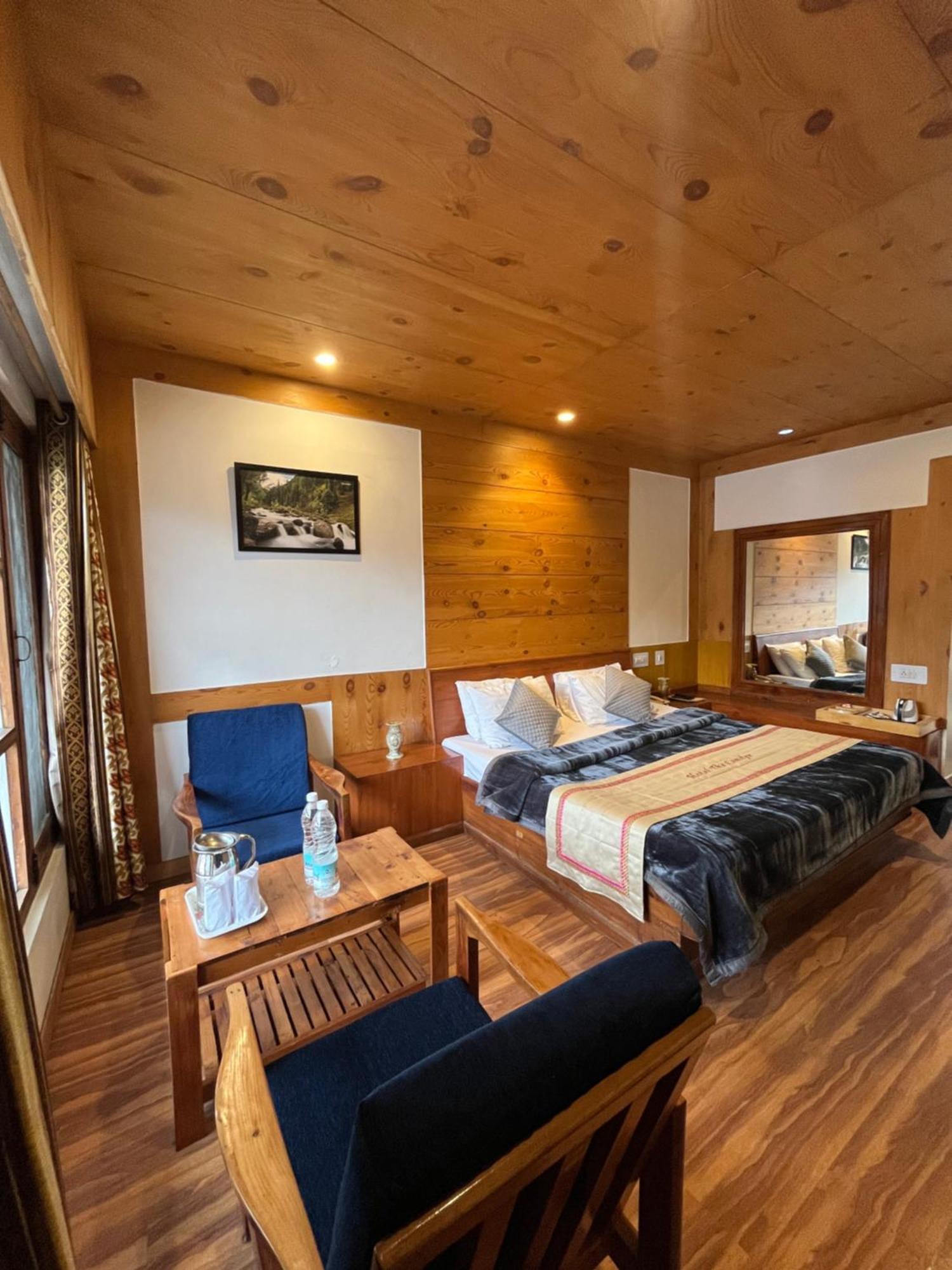The Conifer Hotell Manāli Eksteriør bilde