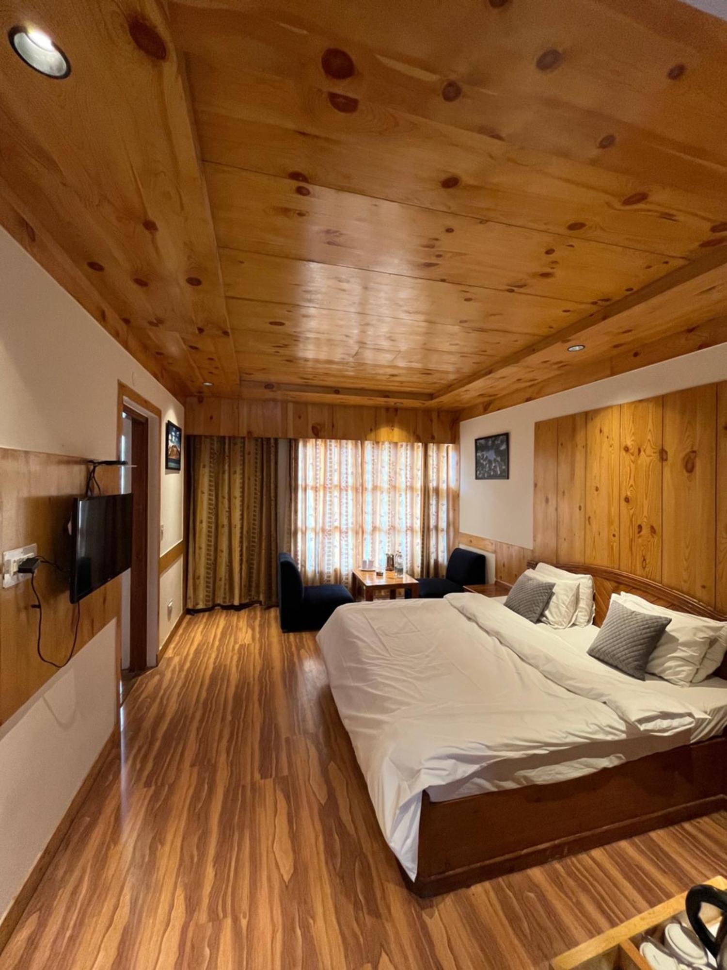The Conifer Hotell Manāli Eksteriør bilde