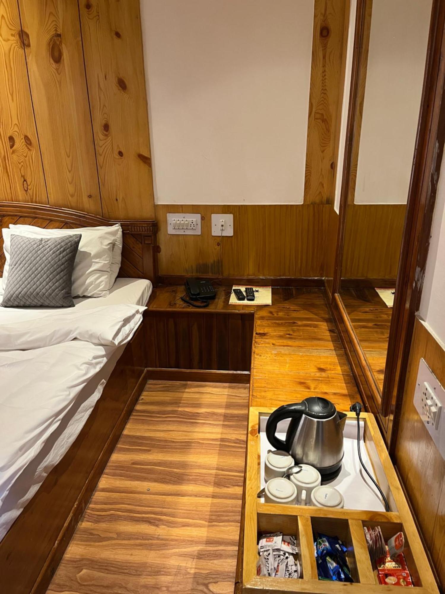 The Conifer Hotell Manāli Eksteriør bilde